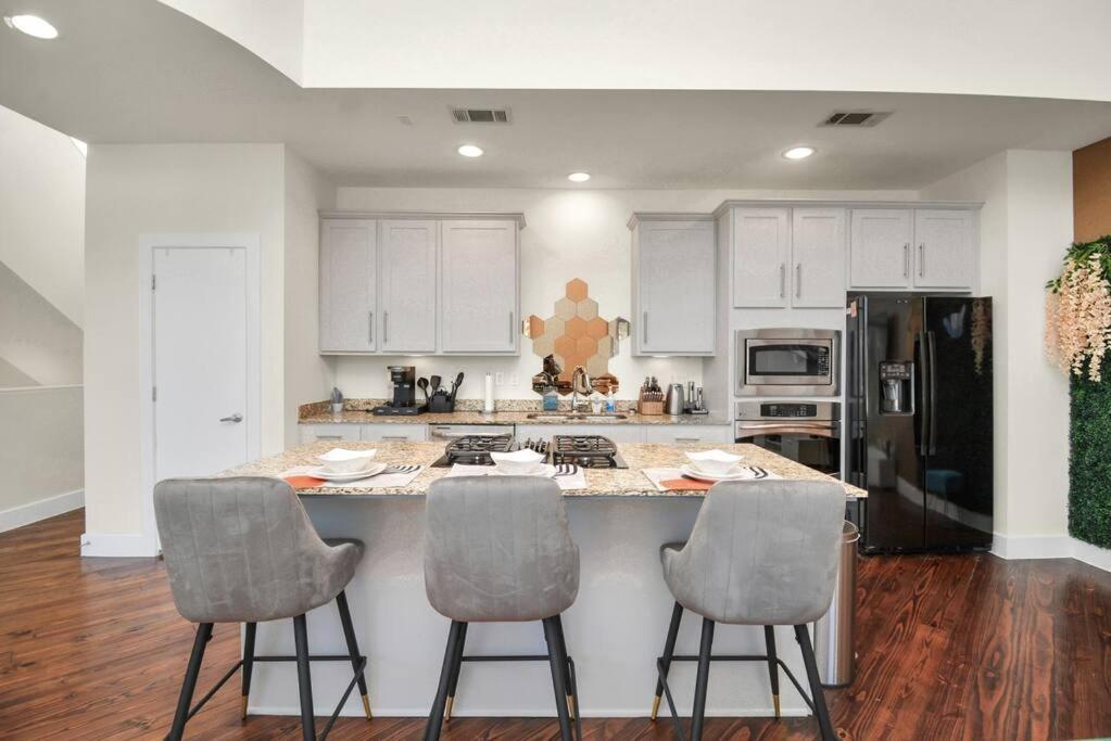 3Br/3.5Ba Three Story East Downtown Townhouse With View Villa Houston Bagian luar foto