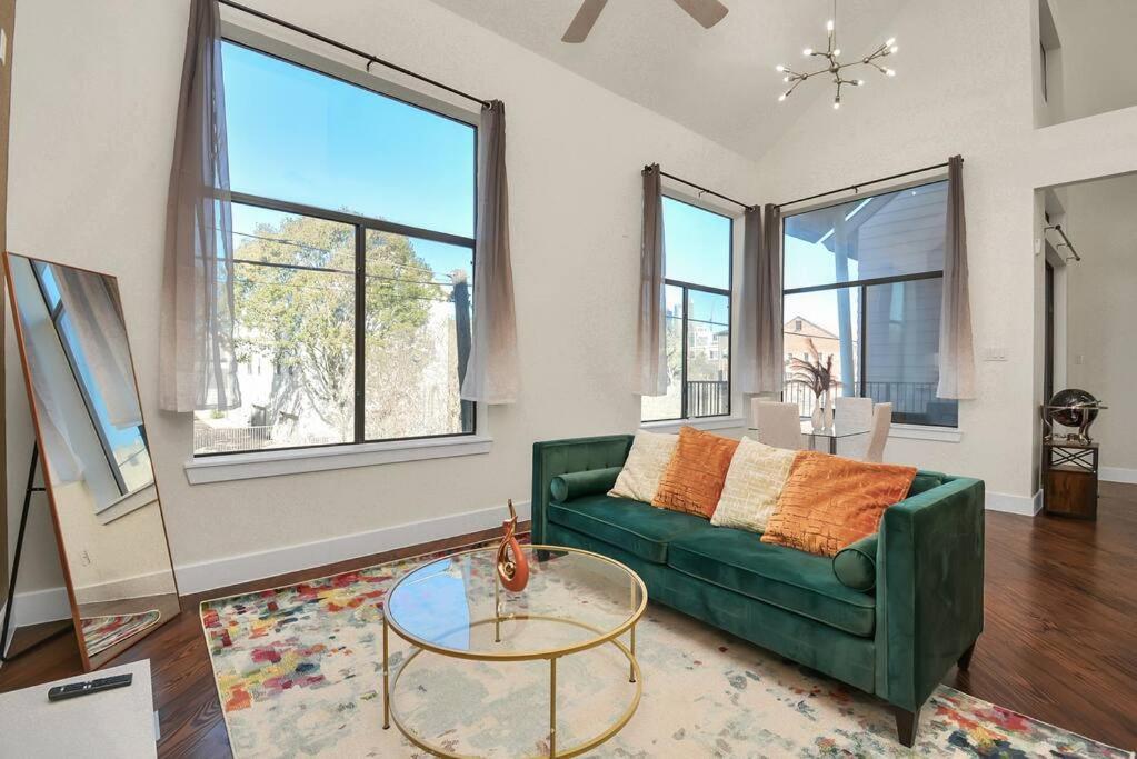 3Br/3.5Ba Three Story East Downtown Townhouse With View Villa Houston Bagian luar foto