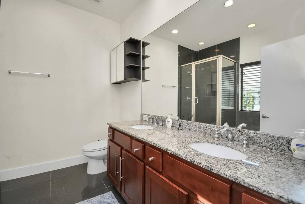 3Br/3.5Ba Three Story East Downtown Townhouse With View Villa Houston Bagian luar foto